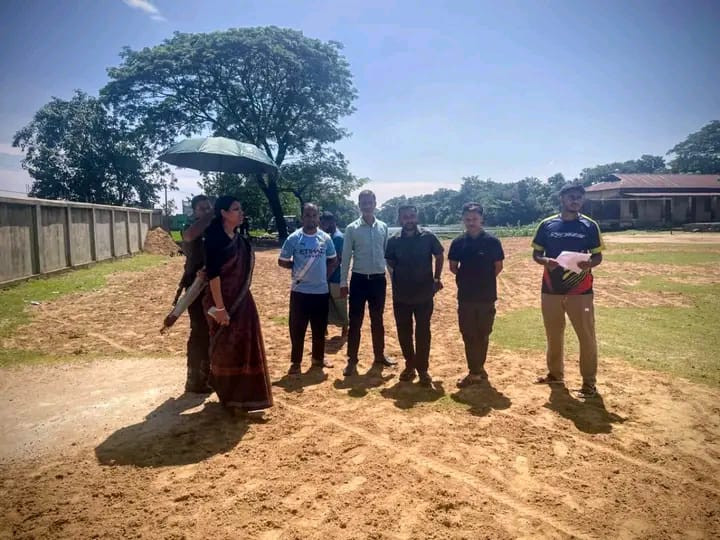 বিশ্বম্ভরপুরে শারদীয় দুর্গোৎসবের প্রতিমা নির্মাণ কাজ পরিদর্শনে নির্বাহী অফিসার মেরিনা দেবনাথ